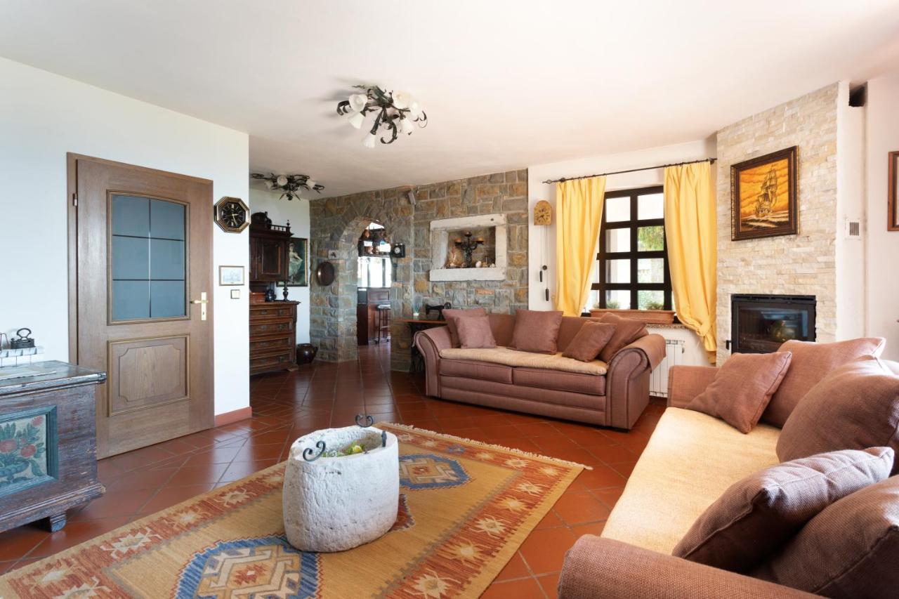 Villa Emi Zgornje Skofije Ngoại thất bức ảnh
