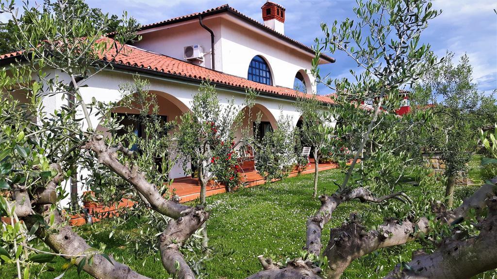 Villa Emi Zgornje Skofije Ngoại thất bức ảnh